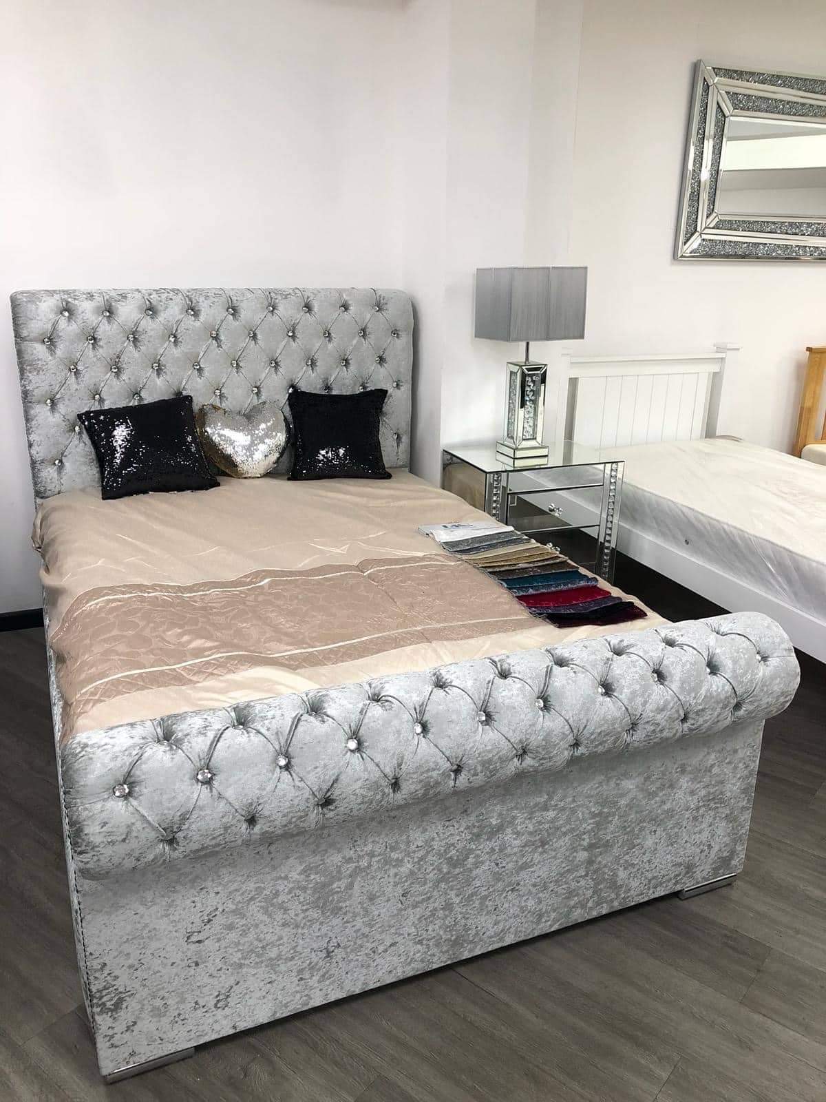 Modern Double Frame Storage Bed with Hydraulic Lift-Up Design