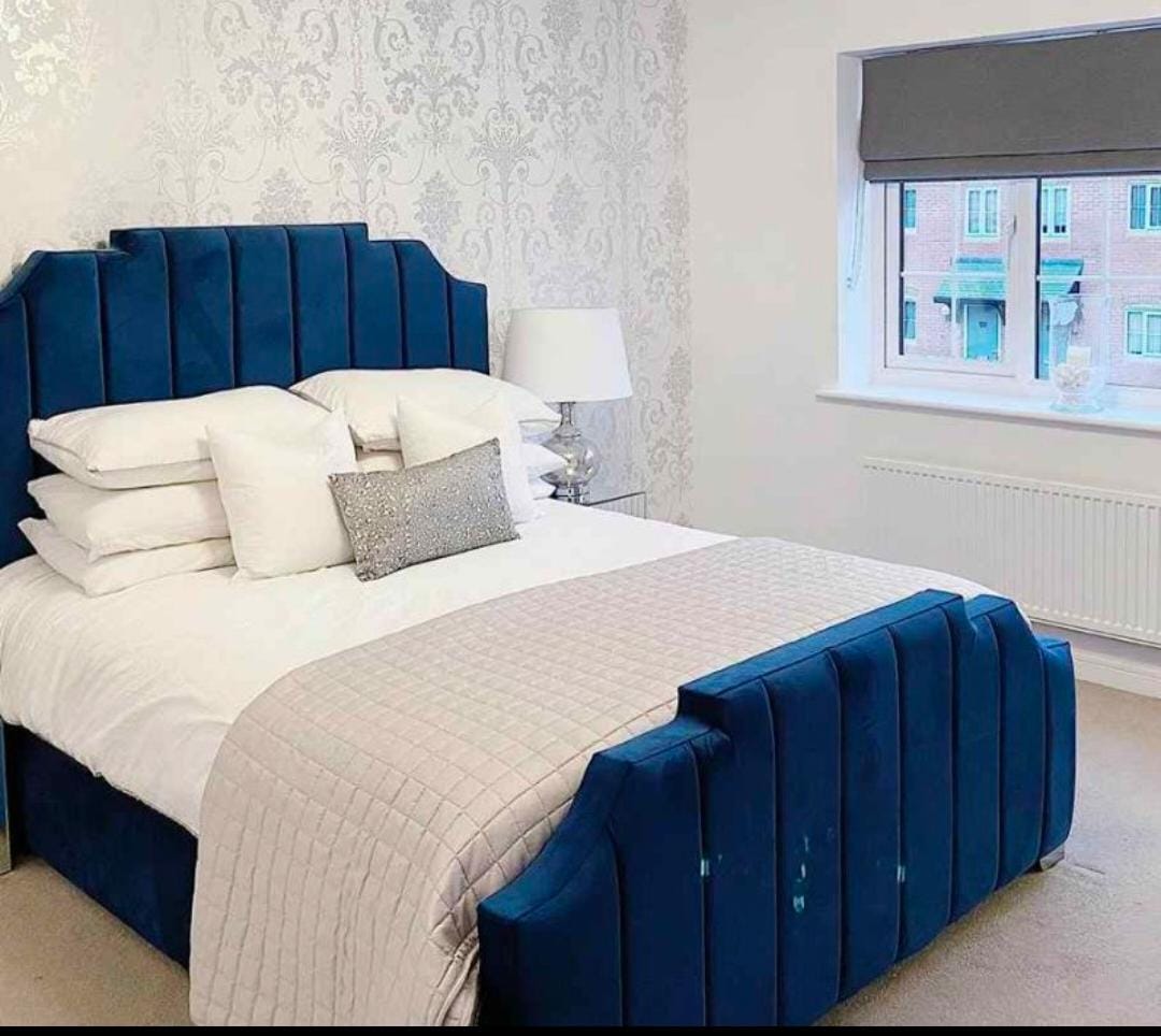 Modern Double Frame Storage Bed with Hydraulic Lift-Up Design